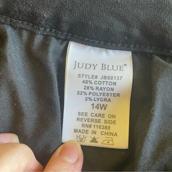 Judy Blue Black Beauty Slim Fit Jeans - Size 14W - Released Hem Rolled - Black - Picture 10 of 15